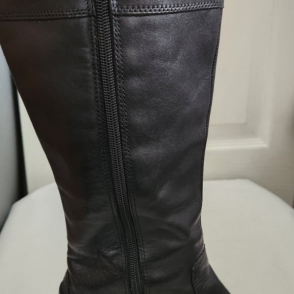 Etienne Aigner boots - Picture 5 of 16